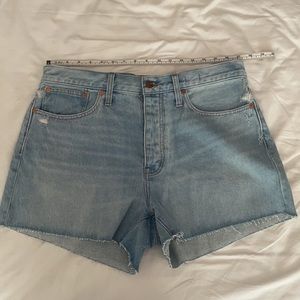 NWT Curvy Relaxed Denim Shorts in Cedarcroft Wash